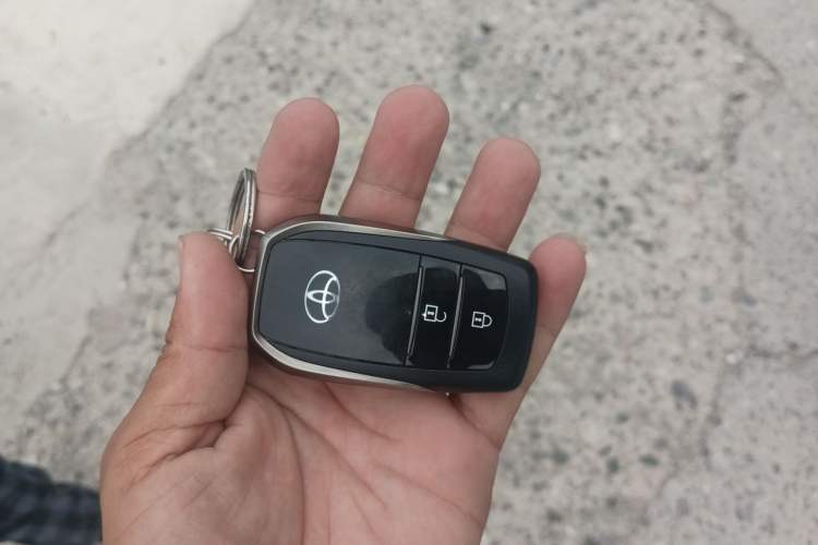Used Toyota Levin 2019 Dual-Engine 1.8H E-CVT Luxury Edition China V Standard Vehicle Key