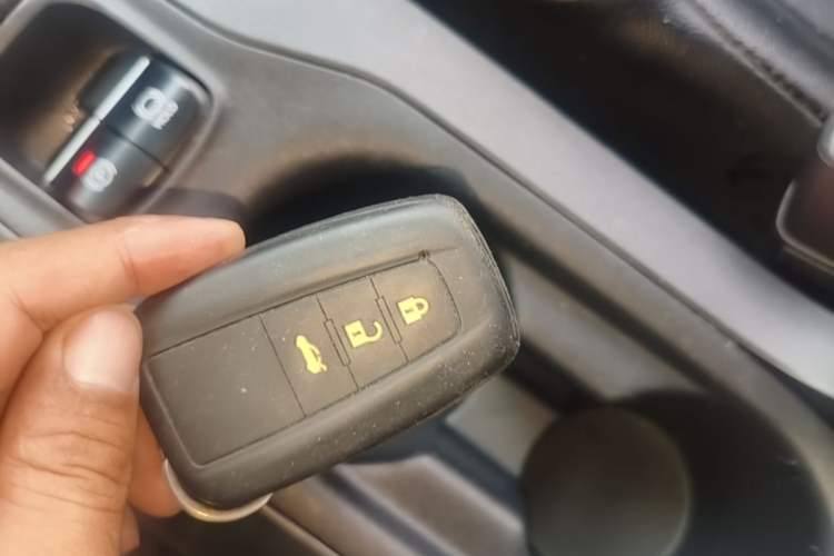 Used Toyota Levin 2019 Dual-Engine 1.8H E-CVT Sport Edition China VI Standard Vehicle Key