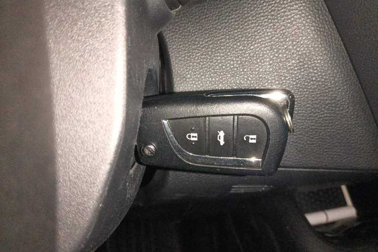Used Toyota Levin 2019 185T CVT Entry-Level Version China VI Standard Vehicle Key