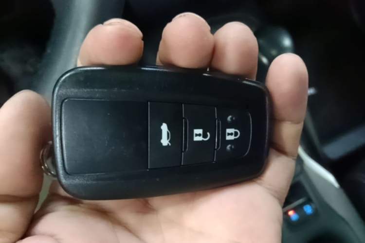 Used Toyota Levin 2019 Dual-Engine 1.8H E-CVT Luxury Edition China VI Standard Vehicle Key