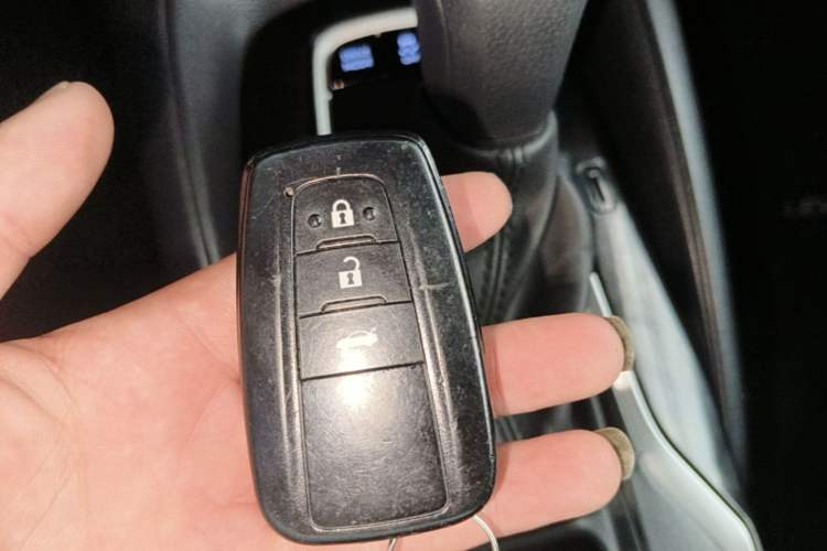 Used Toyota Levin 2019 Dual-Engine 1.8H E-CVT Luxury Edition China VI Standard Vehicle Key