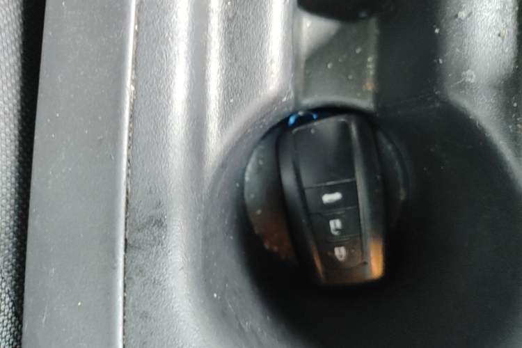 Used Toyota Levin 2019 Dual-Engine 1.8H E-CVT Luxury Edition China VI Standard Vehicle Key
