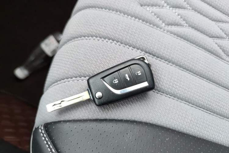 Used Toyota Levin 2019 185T CVT Entry-Level Version China VI Standard Vehicle Key