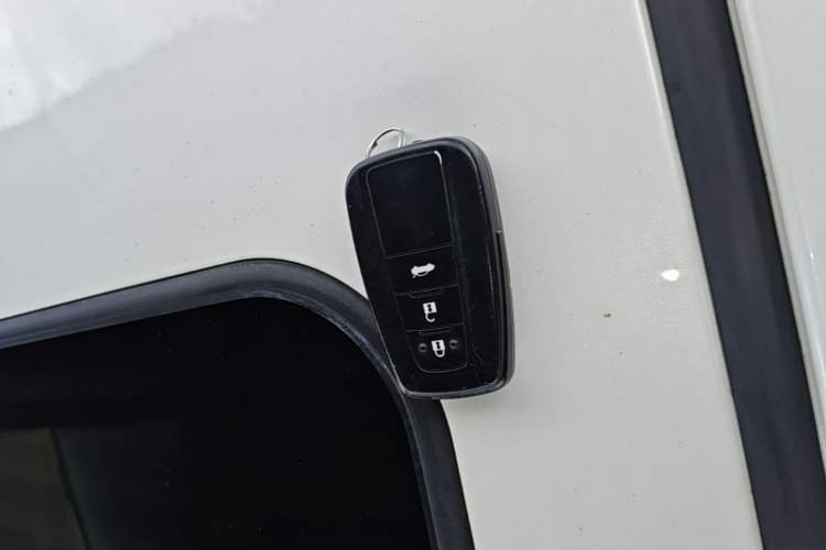 Used Toyota Levin 2019 Dual-Engine 1.8H E-CVT Luxury Edition China VI Standard Vehicle Key