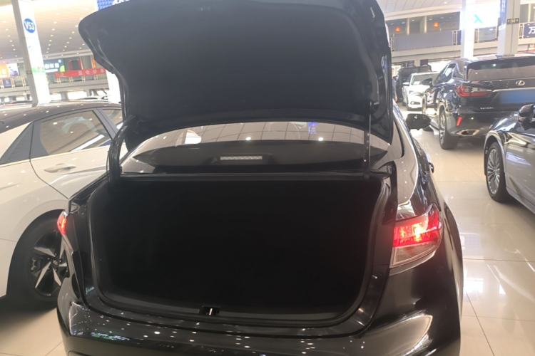 Used Toyota Levin 2021 185T CVT Luxury Edition Trunk