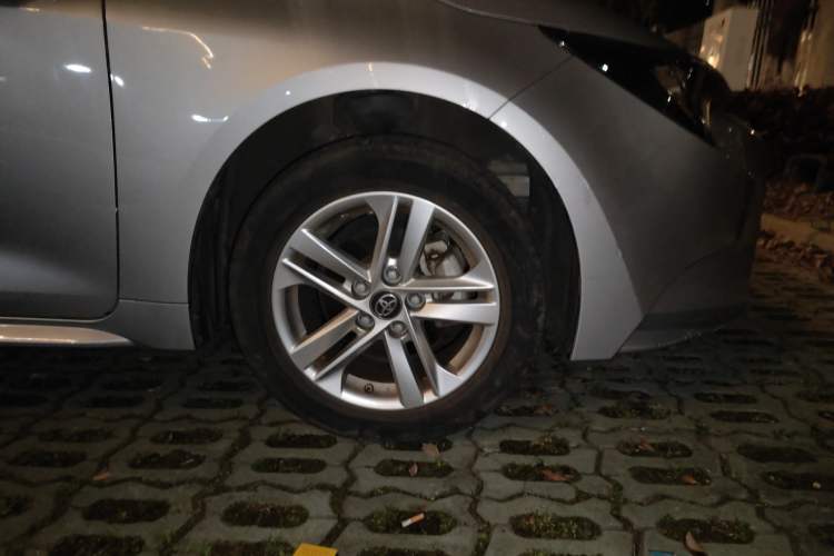 Used Toyota Levin 2021 185T CVT Luxury Edition Right Front Wheel Hub