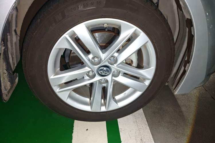 Used Toyota Levin 2021 185T CVT Luxury Edition Right Front Wheel Hub