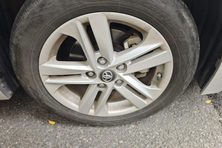 Used Toyota Levin 2021 185T CVT Luxury Edition Right Front Wheel Hub