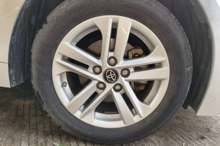 Used Toyota Levin 2021 185T CVT Luxury Edition Right Front Wheel Hub