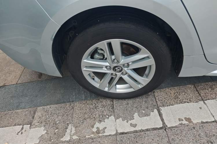 Used Toyota Levin 2021 185T CVT Luxury Edition Right Rear Wheel Hub
