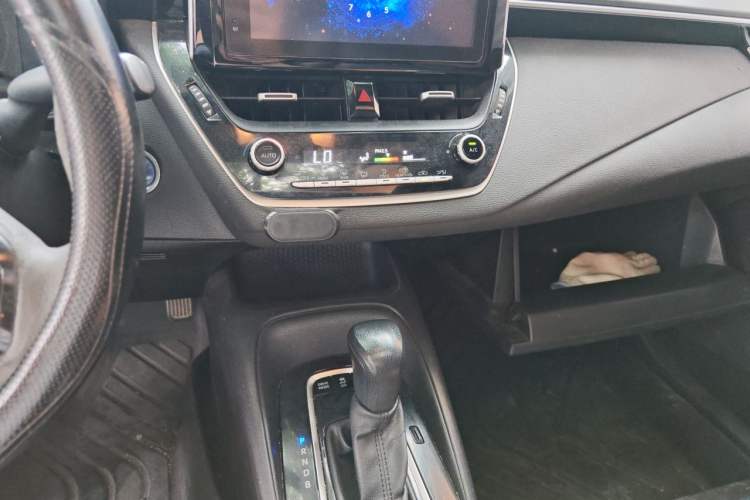 Used Toyota Levin 2021 Dual-Engine 1.8H E-CVT Luxury Edition Audio And AC Panel