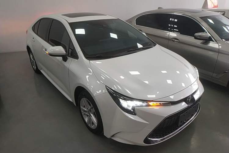 Used Toyota Levin 2021 185T CVT Luxury Edition Front Right 45 Deg
