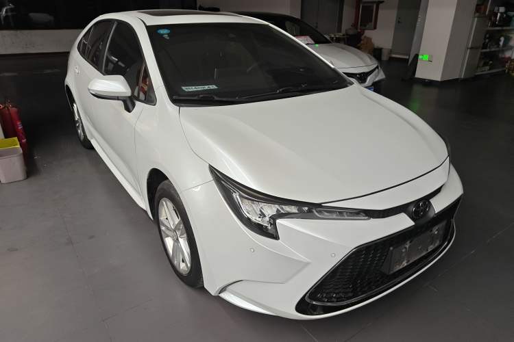 Used Toyota Levin 2021 185T CVT Luxury Edition Front Right 45 Deg