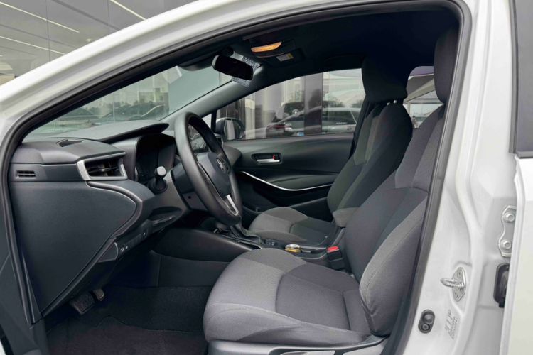 Used Toyota Levin 2021 Dual-Motor 1.8H E-CVT Leading Edition Interior 2