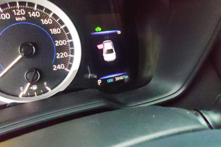 Used Toyota Levin 2021 Dual-Engine 1.8H E-CVT Luxury Edition Odometer Close Up