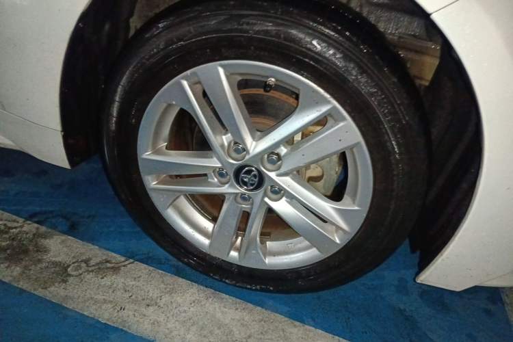 Used Toyota Levin 2021 185T CVT Luxury Edition Right Front Wheel Hub