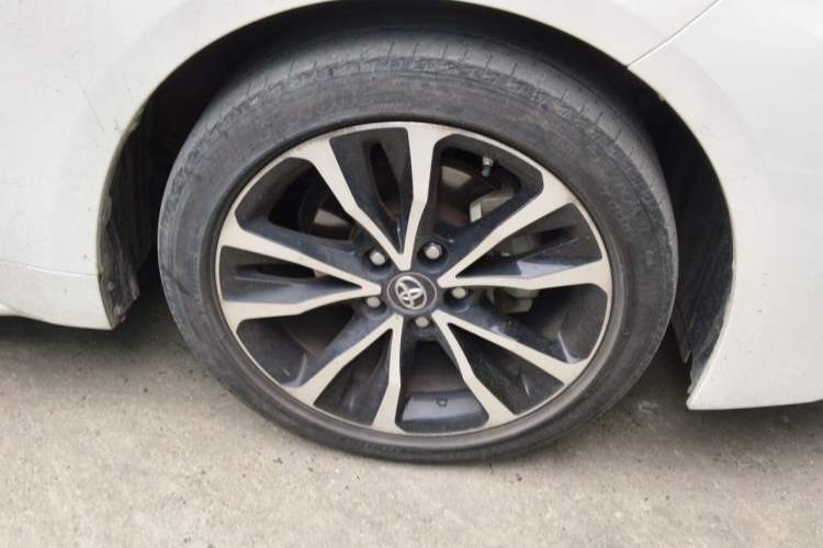 Used Toyota Levin 2021 185T CVT Sport Edition Right Front Wheel Hub