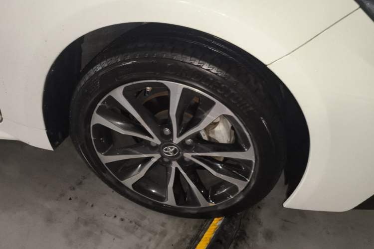 Used Toyota Levin 2021 185T CVT Sport Edition Right Front Wheel Hub