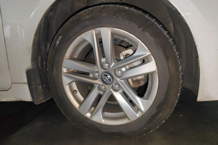 Used Toyota Levin 2021 185T CVT Luxury Edition Right Front Wheel Hub