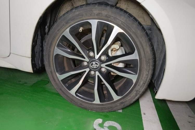Used Toyota Levin 2021 185T CVT Sport Edition Right Front Wheel Hub