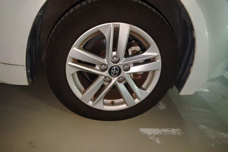 Used Toyota Levin 2021 185T CVT Luxury Edition Right Front Wheel Hub