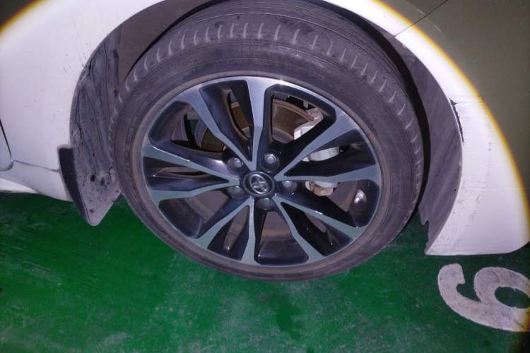 Used Toyota Levin 2021 185T CVT Sport Edition Right Front Wheel Hub