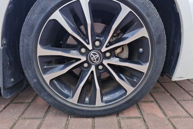 Used Toyota Levin 2021 185T CVT Sport Edition Right Front Wheel Hub