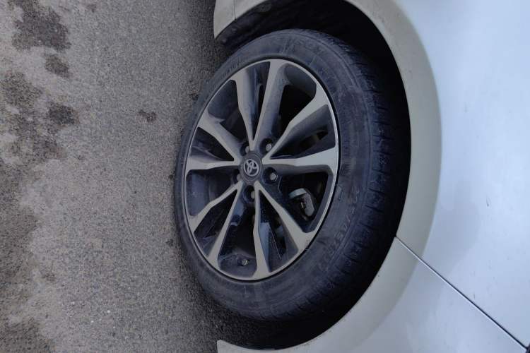 Used Toyota Levin 2021 185T CVT Sport Edition Right Front Wheel Hub