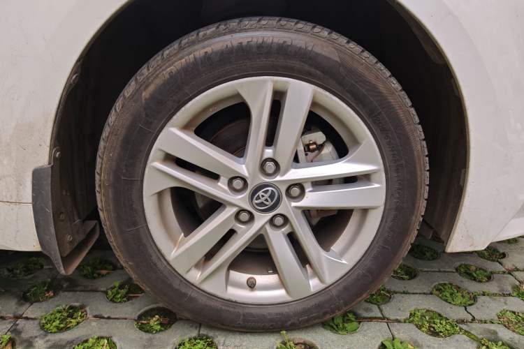 Used Toyota Levin 2021 185T CVT Luxury Edition Right Front Wheel Hub