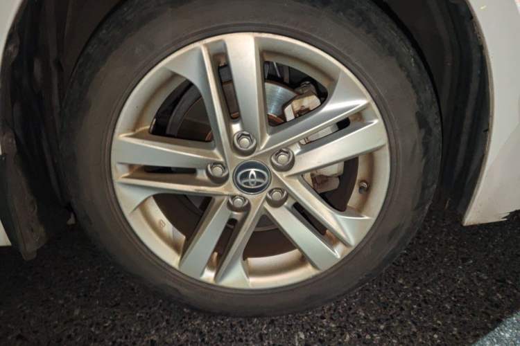 Used Toyota Levin 2021 185T CVT Luxury Edition Right Front Wheel Hub