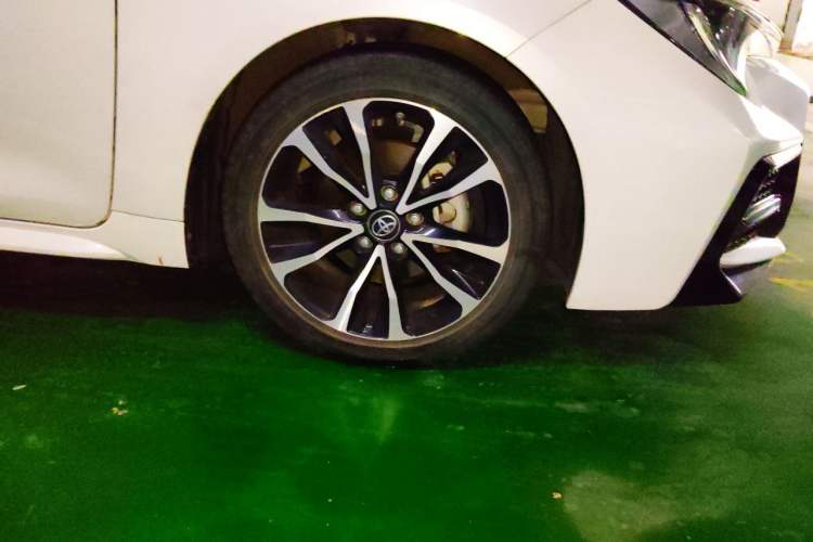 Used Toyota Levin 2021 185T CVT Sport Edition Right Front Wheel Hub