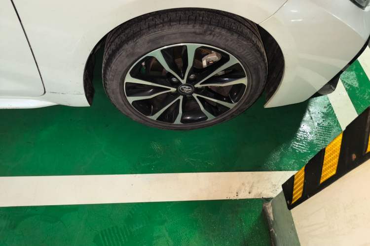 Used Toyota Levin 2021 185T CVT Sport Edition Right Front Wheel Hub