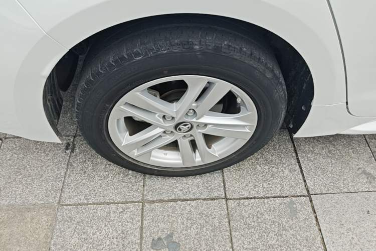 Used Toyota Levin 2021 185T CVT Luxury Edition Right Rear Wheel Hub