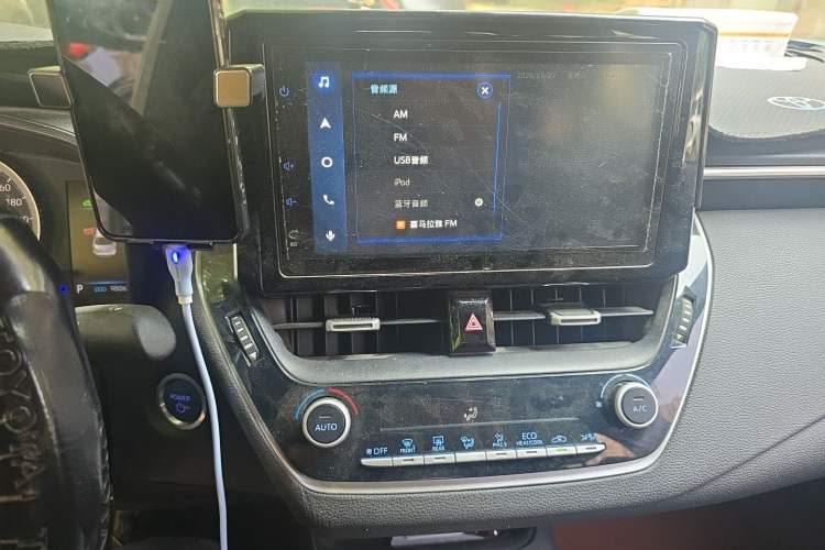 Used Toyota Levin 2022 Dual-Engine 1.8H E-CVT Luxury Edition Audio And AC Panel