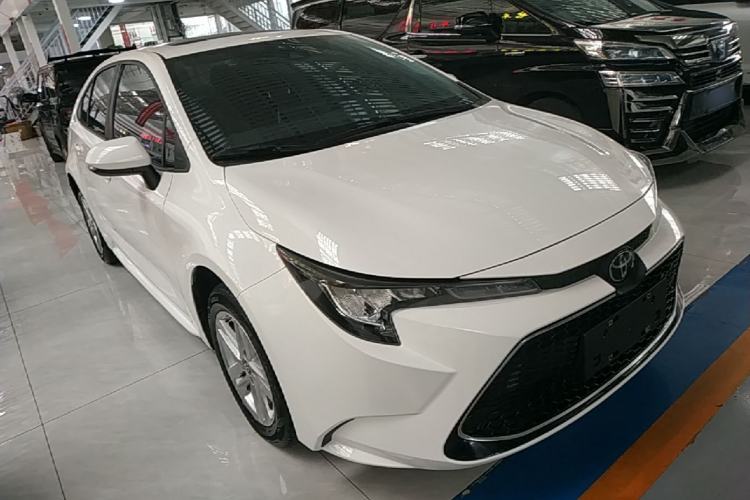 Used Toyota Levin 2022 185T CVT Luxury Edition Front Right 45 Deg