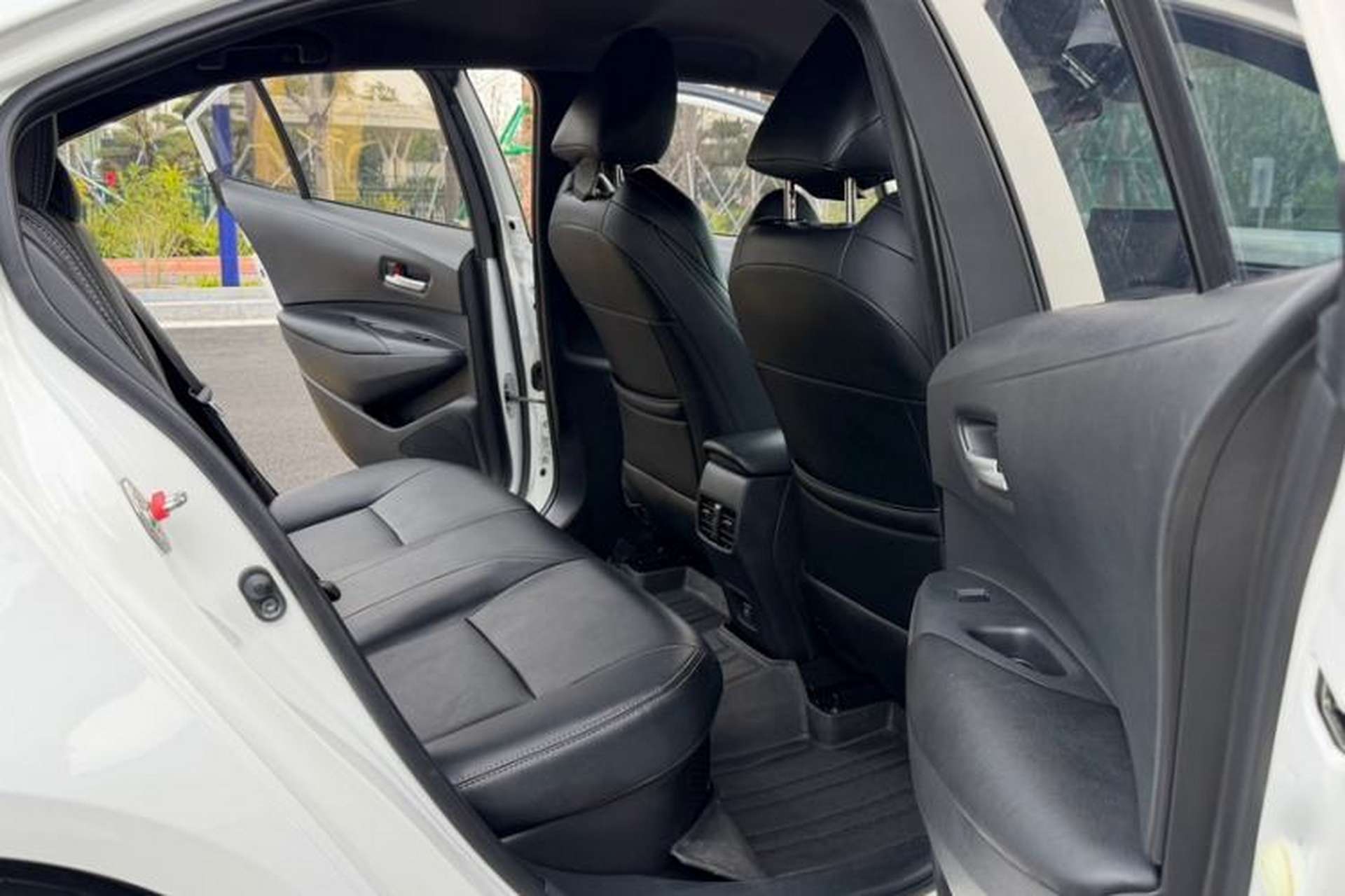 Used Toyota Levin 2022 Dual-Motor 1.8H E-CVT Leading Edition Interior 3