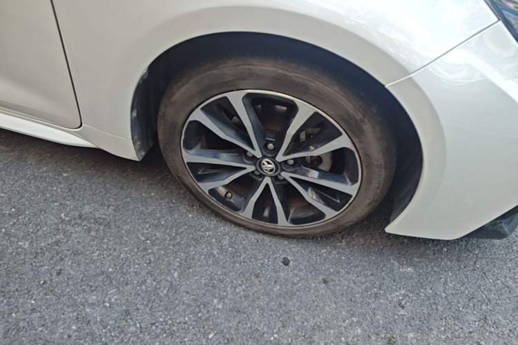 Used Toyota Levin 2022 185T CVT Sport Edition Right Front Wheel Hub