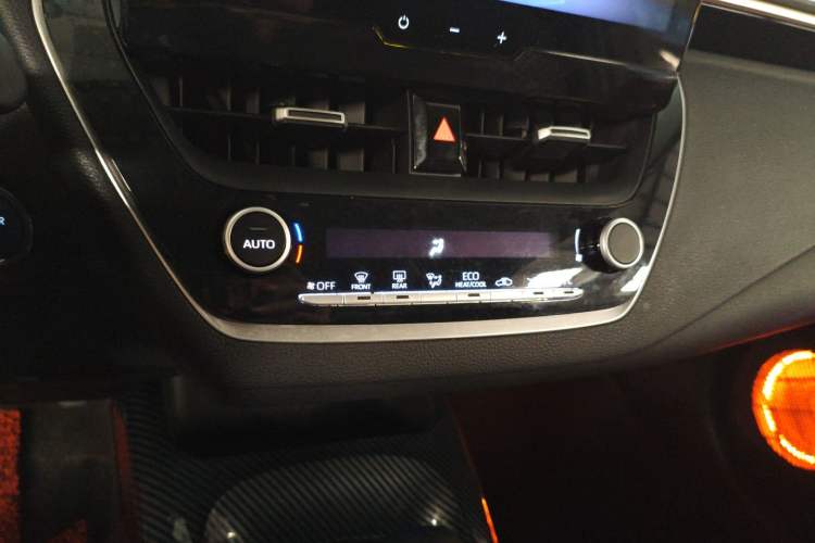 Used Toyota Levin 2023 Smart Electric Hybrid Dual-Engine 1.8L Luxury Edition Audio And AC Panel