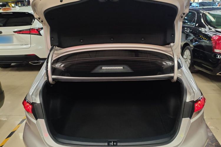 Used Toyota Levin 2023 Smart Electric Hybrid Dual-Engine 1.8L Luxury Edition Trunk