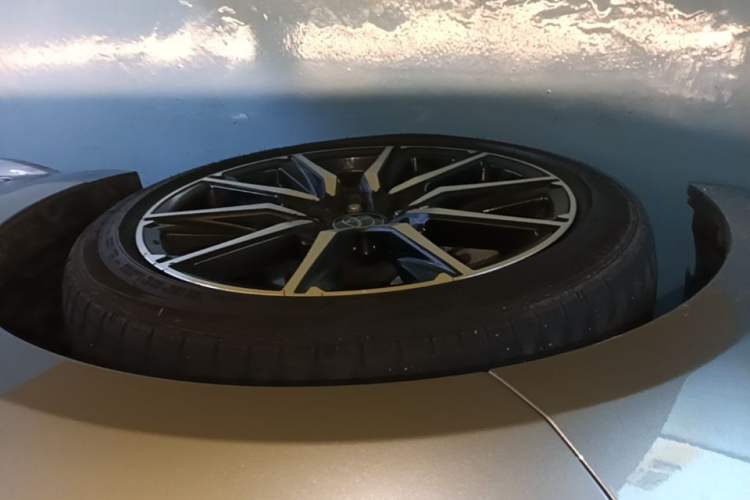 Used Toyota Levin 2023 Smart Electric Hybrid Dual-Engine 1.8L Sport Edition Left Front Wheel Hub