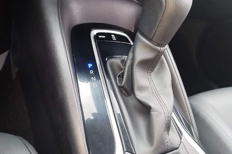 Used Toyota Levin 2023 2.0L Luxury Edition Gear Lever
