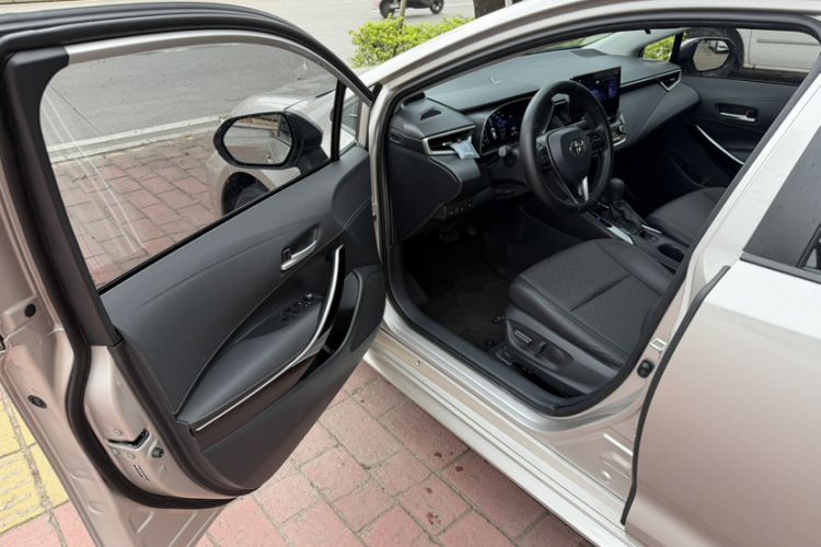 Used Toyota Levin 2023 Smart Electric Hybrid Dual-Engine 1.8L Sport Edition Interior 4