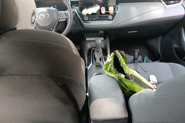 Used Toyota Levin 2023 Smart Electric Hybrid Dual-Engine 1.8L Luxury Edition Center Console