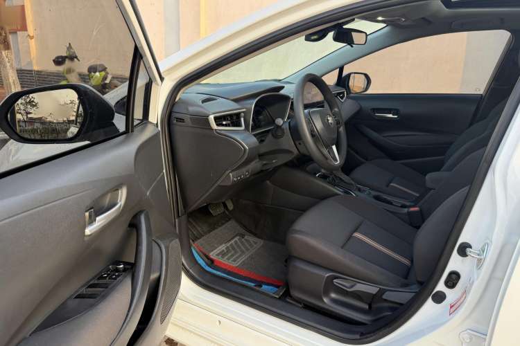 Used Toyota Levin 2023 Smart Electric Hybrid Dual-Engine 1.8L Luxury Edition Interior 3
