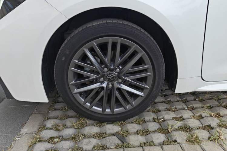 Used Toyota Levin 2023 Revised Version 2.0L Luxury Edition Left Front Wheel Hub