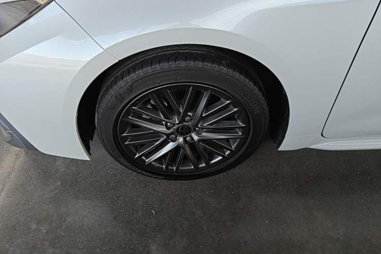 Used Toyota Levin 2023 Revised Version 2.0L Luxury Edition Left Front Wheel Hub