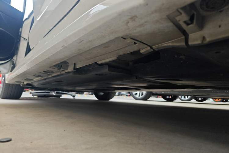 Used Toyota Levin 2023 Smart Electric Hybrid Dual-Engine 1.8L Luxury Edition Left Side Sill