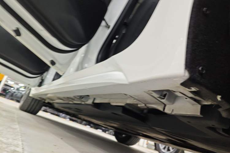 Used Toyota Levin 2023 Smart Electric Hybrid Dual-Engine 1.8L Luxury Edition Left Side Sill