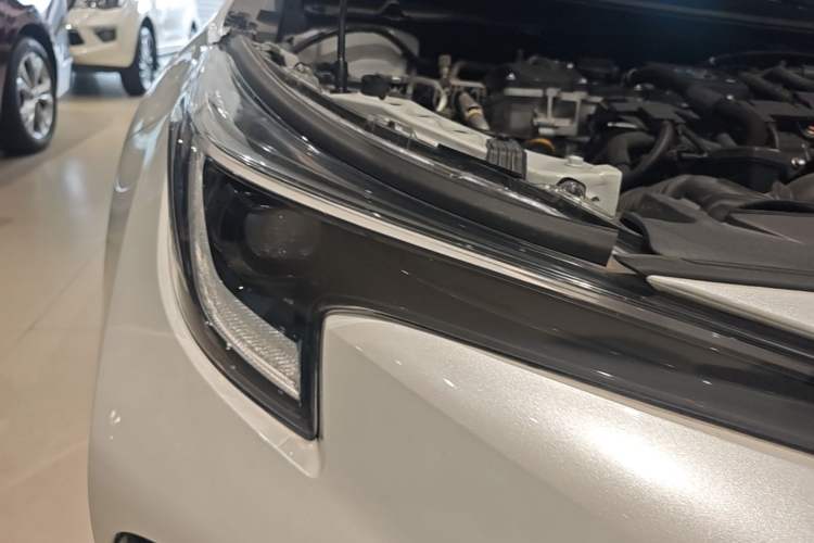 Used Toyota Levin 2023 Smart Electric Hybrid Dual-Engine 1.8L Sport Edition Right Front Headlight