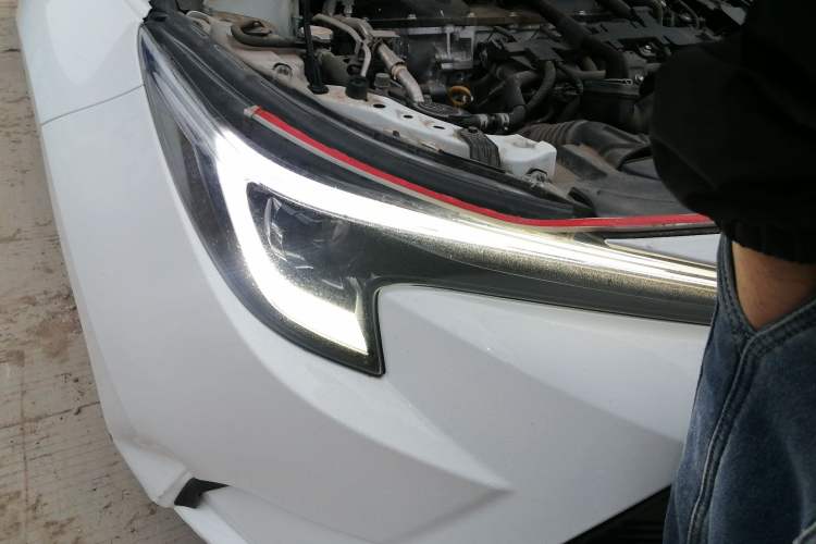 Used Toyota Levin 2023 Smart Electric Hybrid Dual-Engine 1.8L Luxury Edition Right Front Headlight